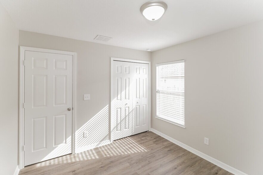 Building Photo - 2213 Merry Rd