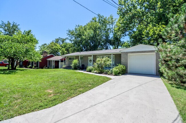 Primary Photo - Immaculate Centrally located home!