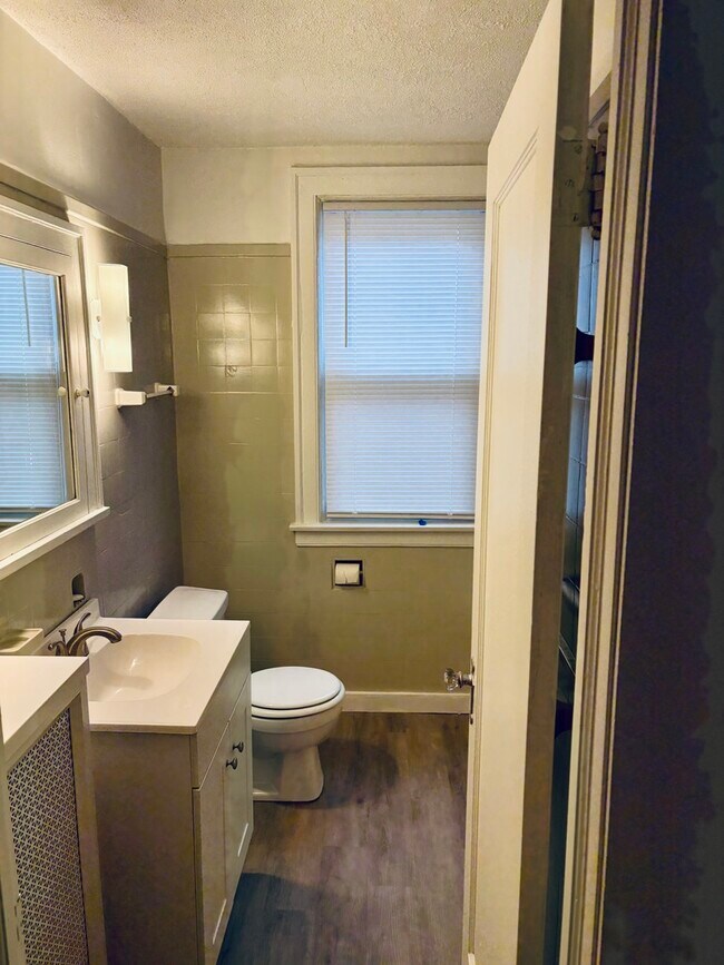 Building Photo - 8223 S May St