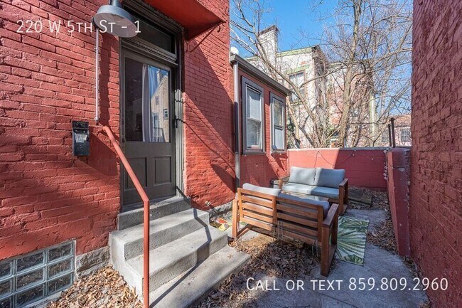 Building Photo - 220 W 5th St
