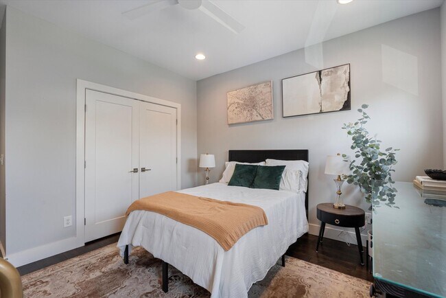 Building Photo - Beautiful Home in Nashville!