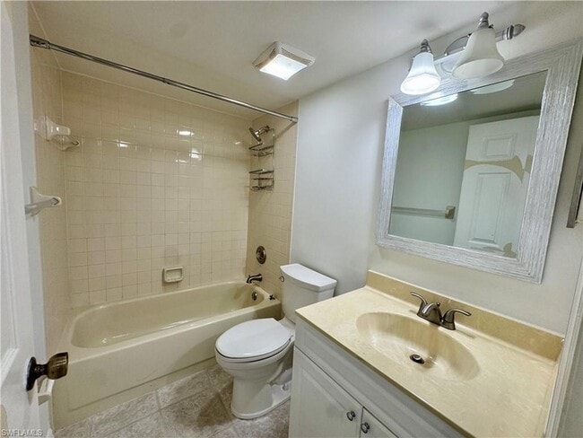 Building Photo - 661 Squire Cir