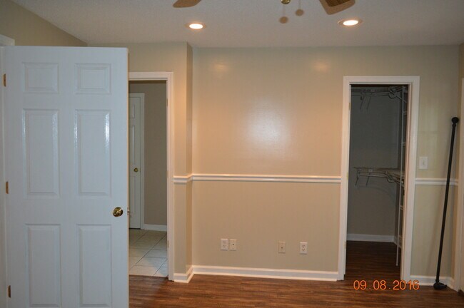 Building Photo - 1115 Hickory Ave