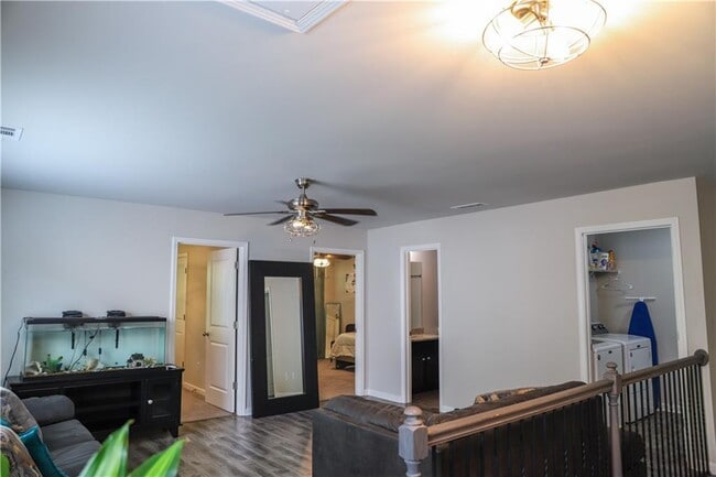 Building Photo - 402 Mulberry Row