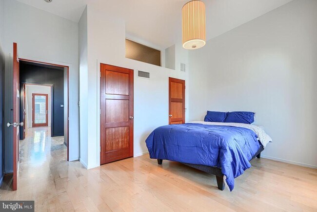 Building Photo - 1301 Hull St