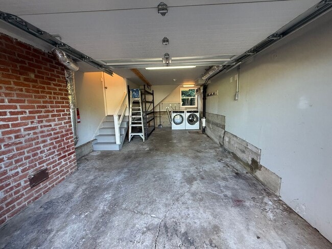 Building Photo - THREE BEDROOM /TWO BATH HOME, JUST A FEW BLOCKS FROM DOWNTOWN LARKSPUR