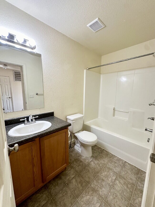 Building Photo - 204 Abby Rd