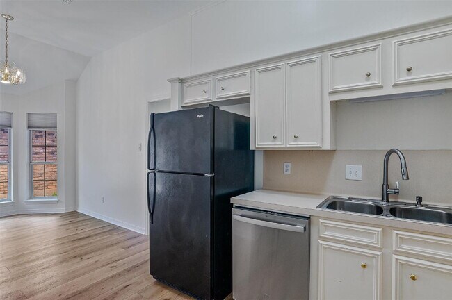 Building Photo - "Cozy Charm Awaits: 3-Bedroom Home with Fireplace in Bossier City!"