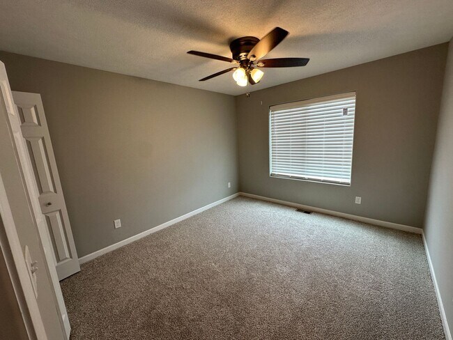 Building Photo - $2500 - Beautiful 3 bed 2 bath home in South Sioux City