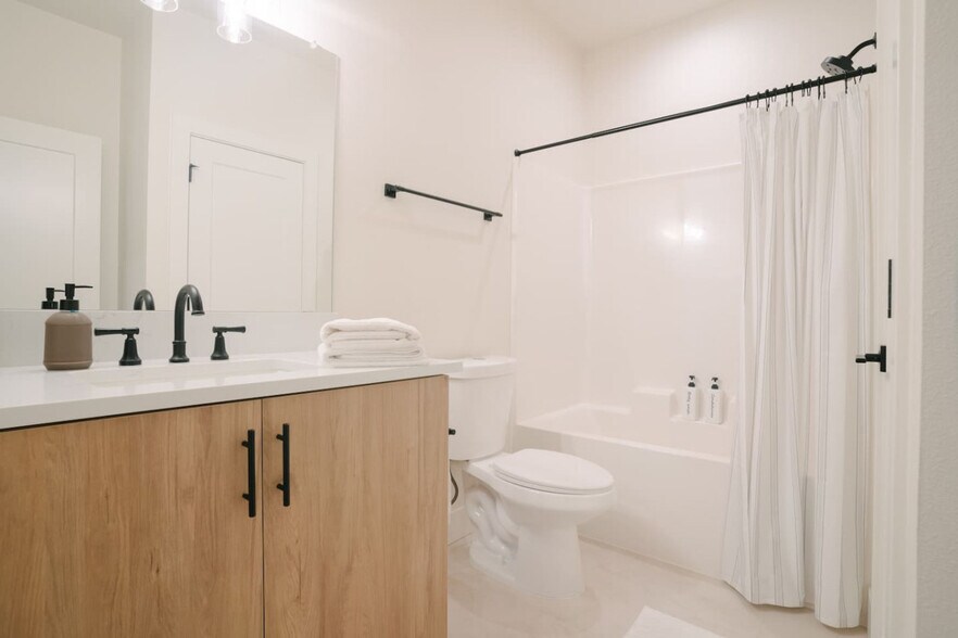 Building Photo - 3505 NE Creston Ave