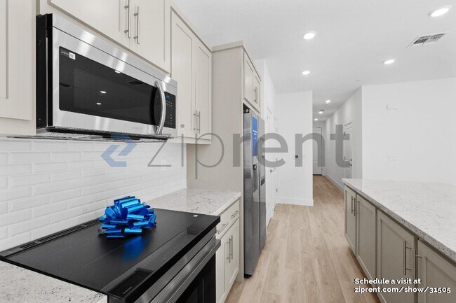 Building Photo - 146 W Ft Bragg Pl