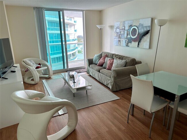 Building Photo - 2101 Brickell Ave