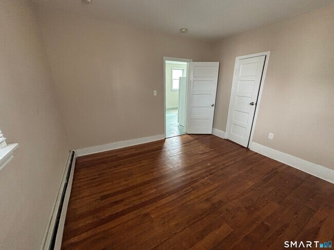 Building Photo - 182 Sheridan St