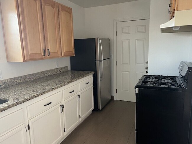 Building Photo - CUTE CHARMING COTTAGE with Off Street Parking & Private Laundry, set back off street with private...