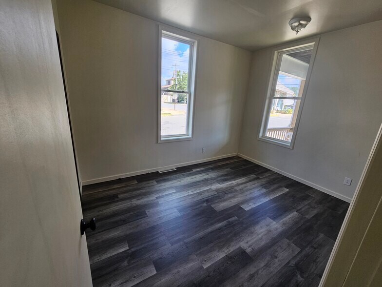 Building Photo - 1327 8th ave