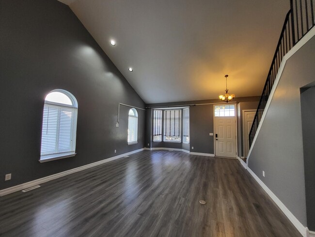 Building Photo - 7851 Thornhill Dr