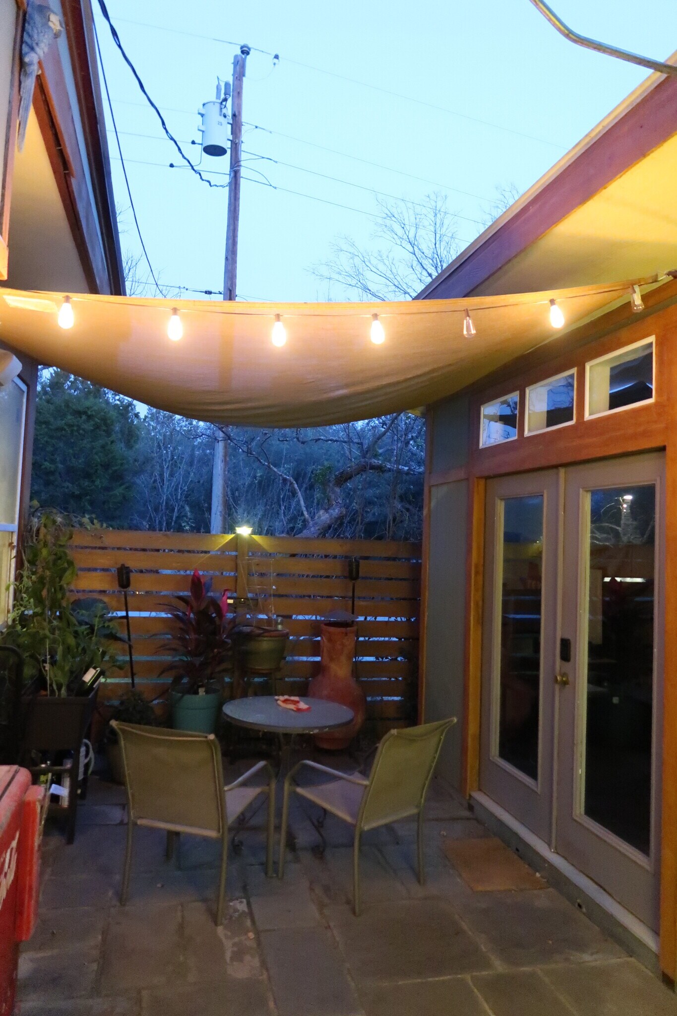 Building Photo - 11002 Lakeside Dr