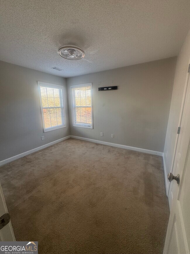 Building Photo - 180 Laurel Oaks Ln