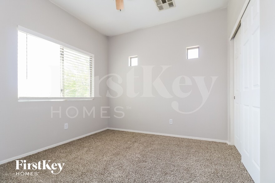 Building Photo - 9918 W Bloch Rd