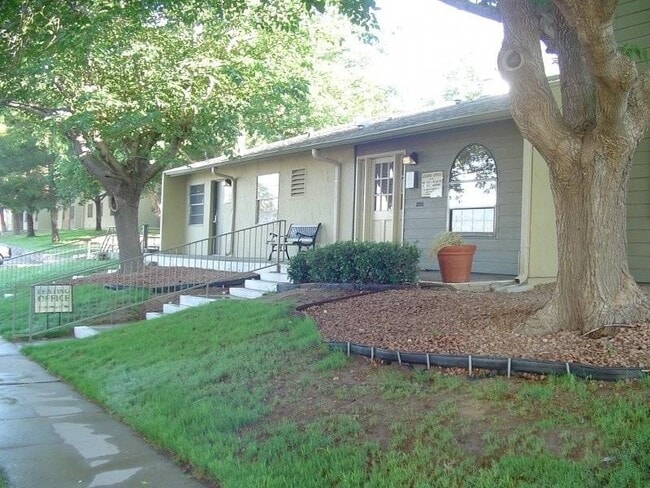 Building Photo - 1222 Giles Rd