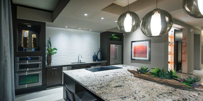 Building Photo - 7100 Old Katy Rd