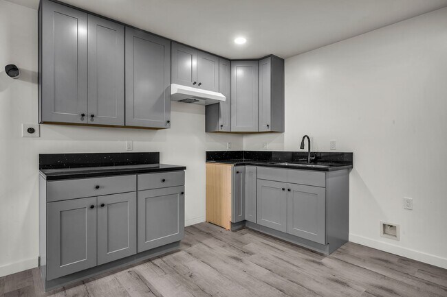 Building Photo - 5842-5840 Denver Ave