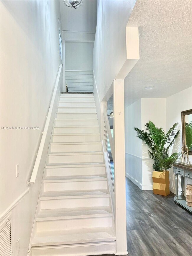 Building Photo - 4700 Regina Dr