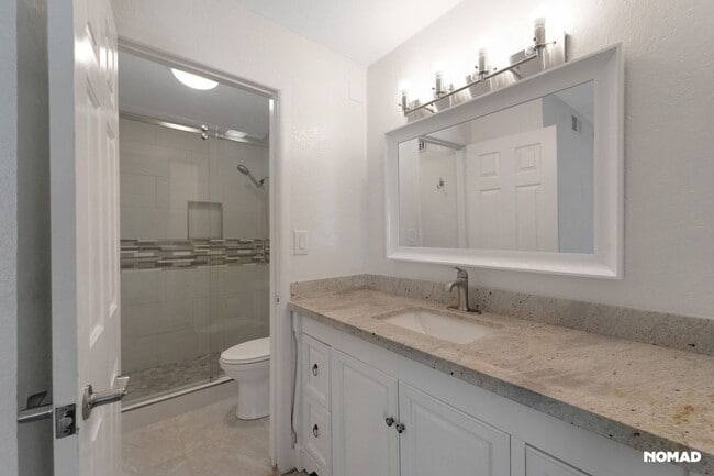 Building Photo - Charming 2BR Condo in Phoenix