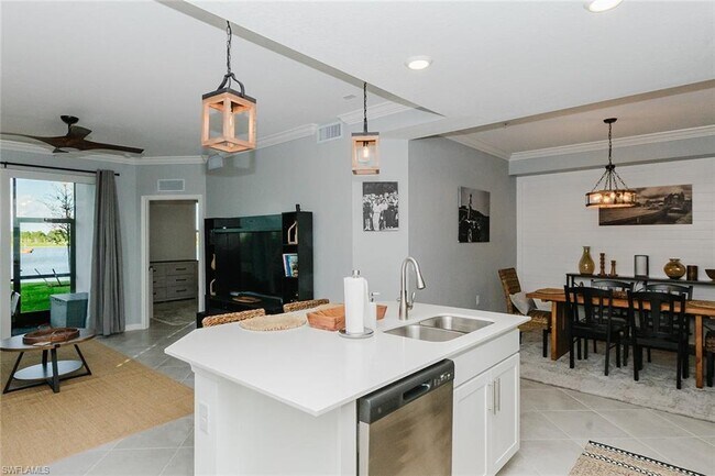 Building Photo - 15835 Grn Acrs Ave