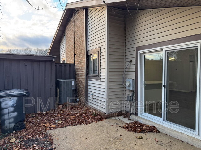 Building Photo - 10114 Scotch Hill Dr