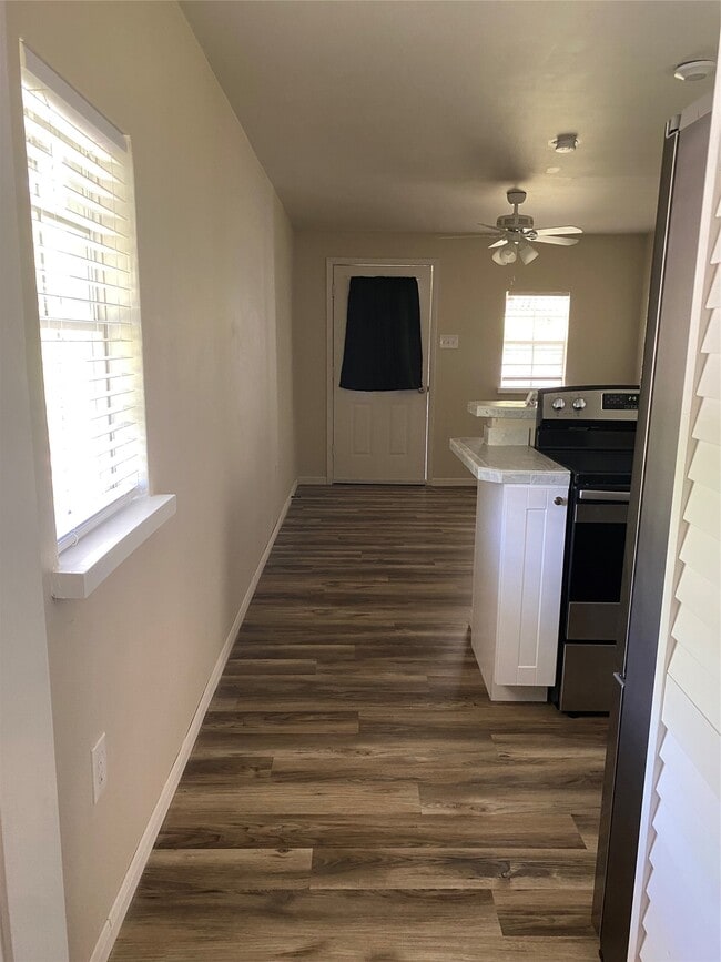 Building Photo - 8992 Greenwood Dr