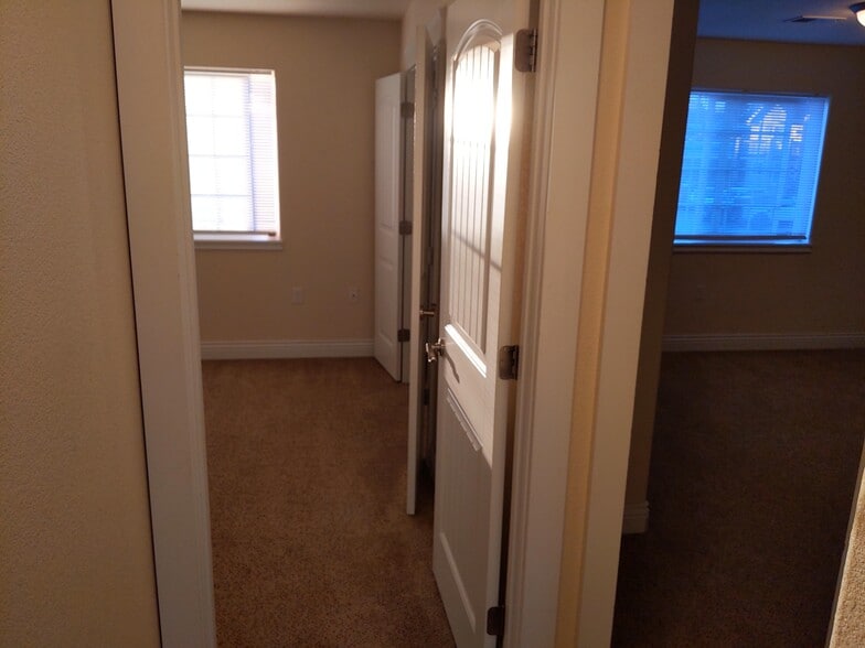 Building Photo - 115 Montalto Dr