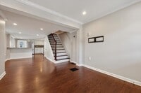Building Photo - Recently Renovated 2 Bed 1 Bath Twin in We...