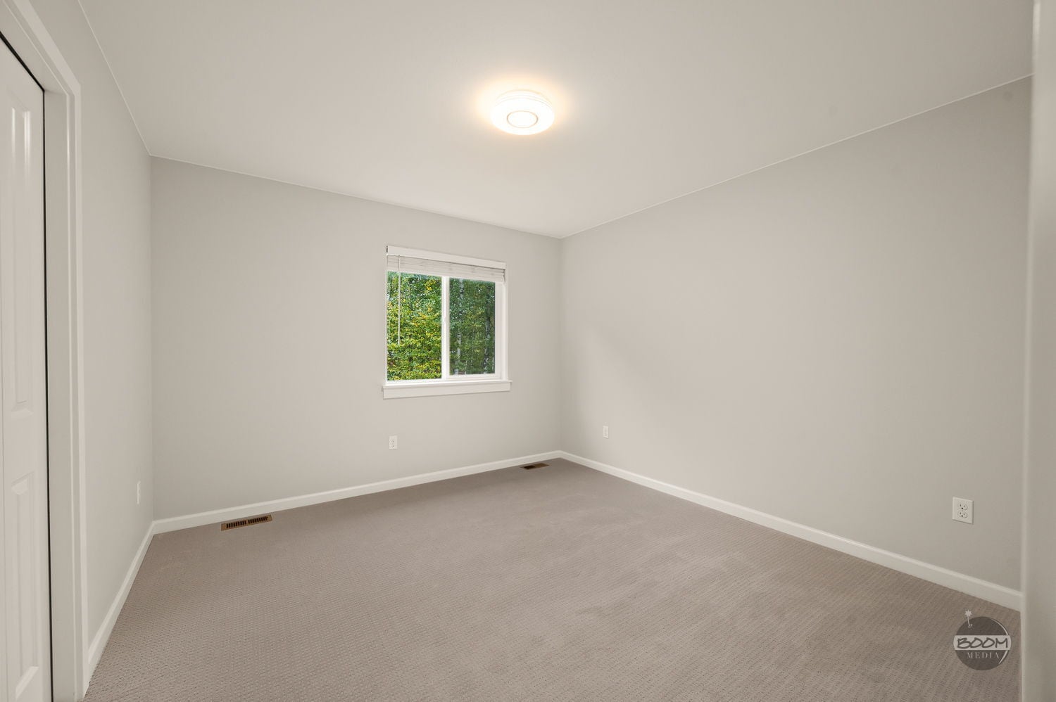 Building Photo - 1501 N Sunny Hill Cir