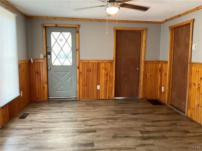 Building Photo - 377 W Main St