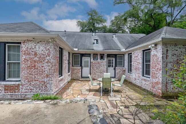 Building Photo - 1523 Dixon Dr