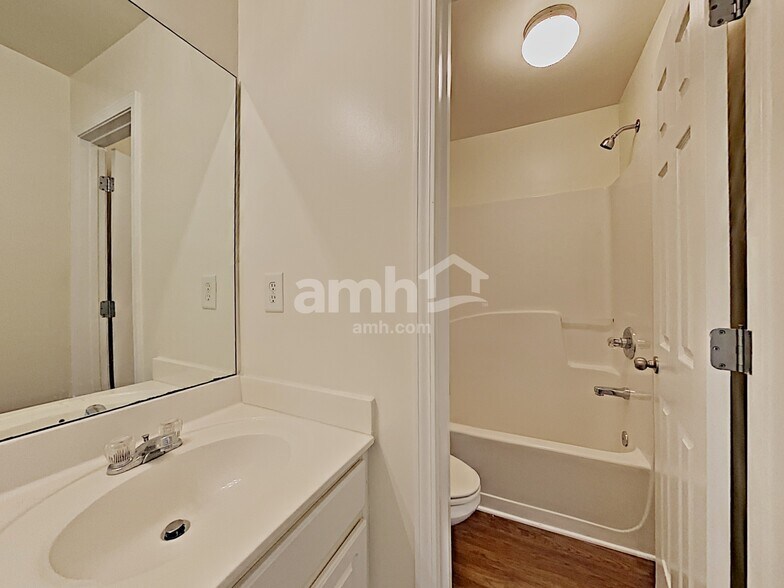 Building Photo - 383 Vine Mountain Way