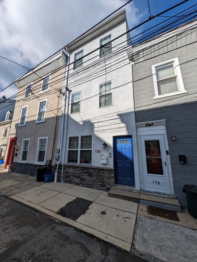 Primary Photo - 174 Krams Ave