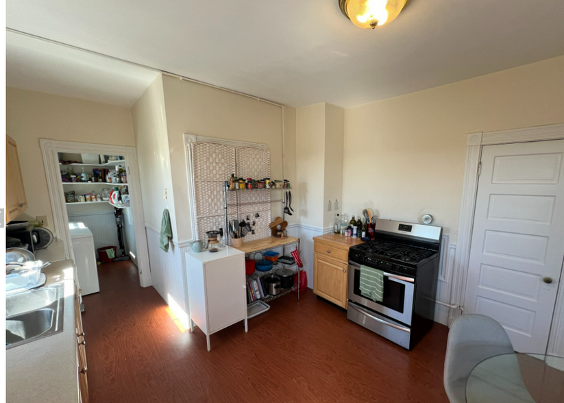 Building Photo - 51 Ibbetson St