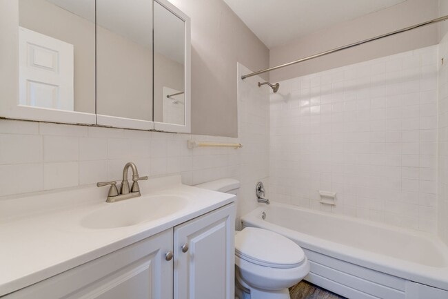 Building Photo - 3 bedroom 2 bath house with attached garage.