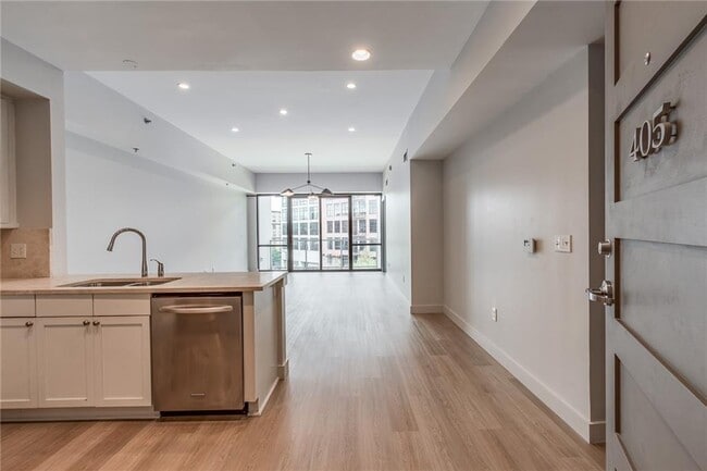 Building Photo - 1100 Howell Mill Rd NW