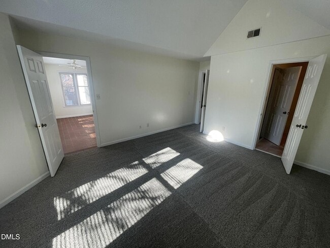 Building Photo - 720 Bishops Park Dr