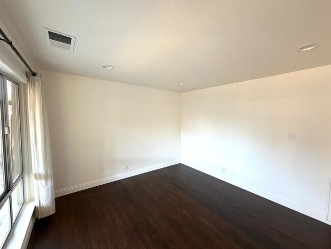 Building Photo - Charming 3-Bed, 1-Bath West Sacramento Home – Updated with Solar!