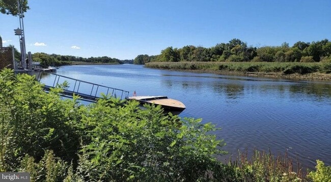 Building Photo - 802 Sixth Ave