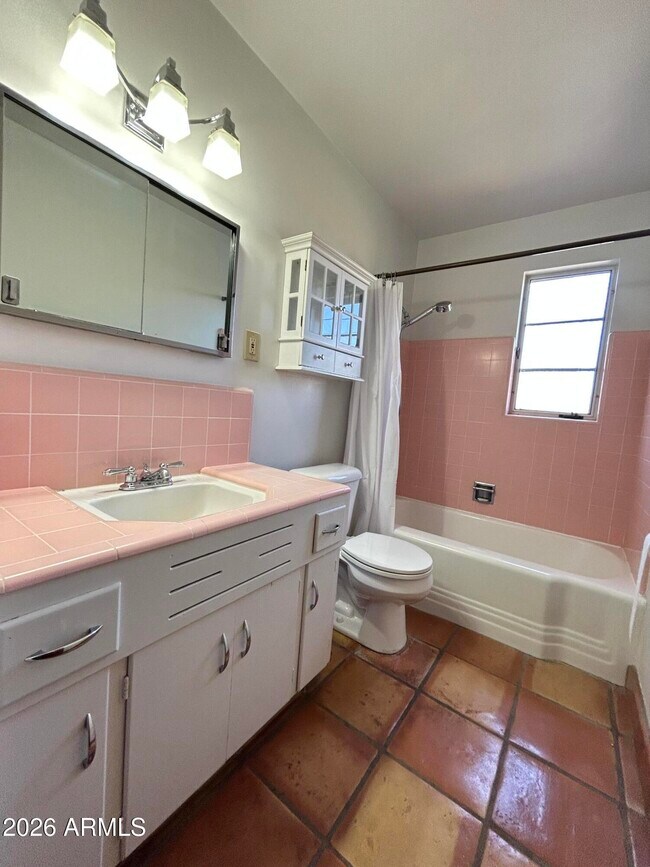 Building Photo - 3122 E Montecito Ave