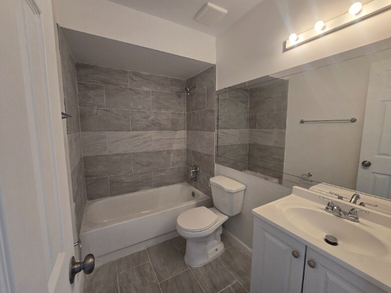 Building Photo - 5232 Via Hacienda Cir