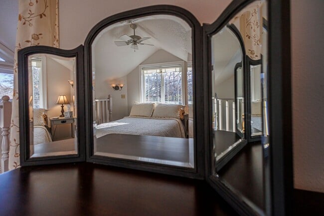 Building Photo - The Nest: Fully Furnished detached Cottage...