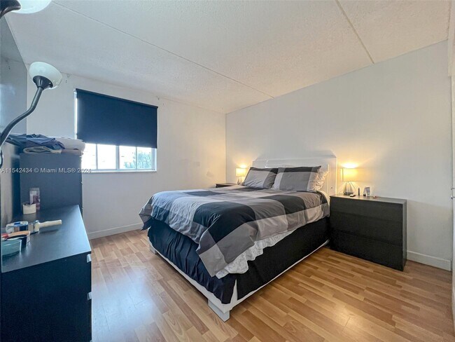 Building Photo - 6195 NW 186th St