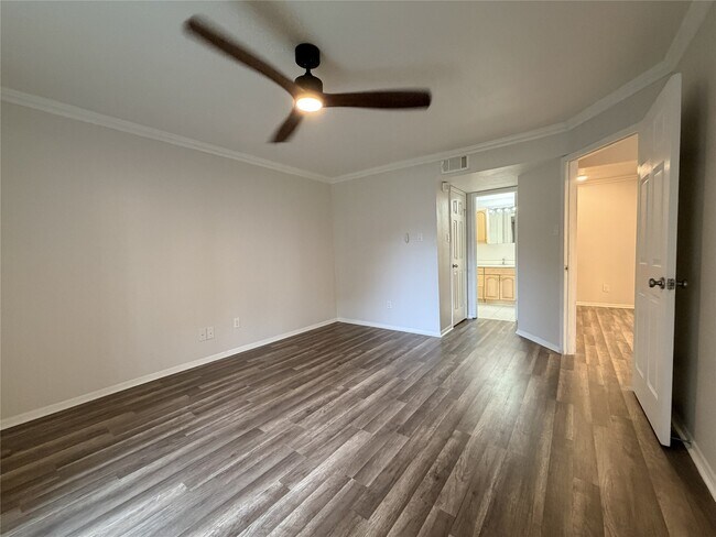 Building Photo - 3045 Walnut Bend Ln