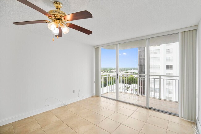 Building Photo - 18051 Biscayne Blvd